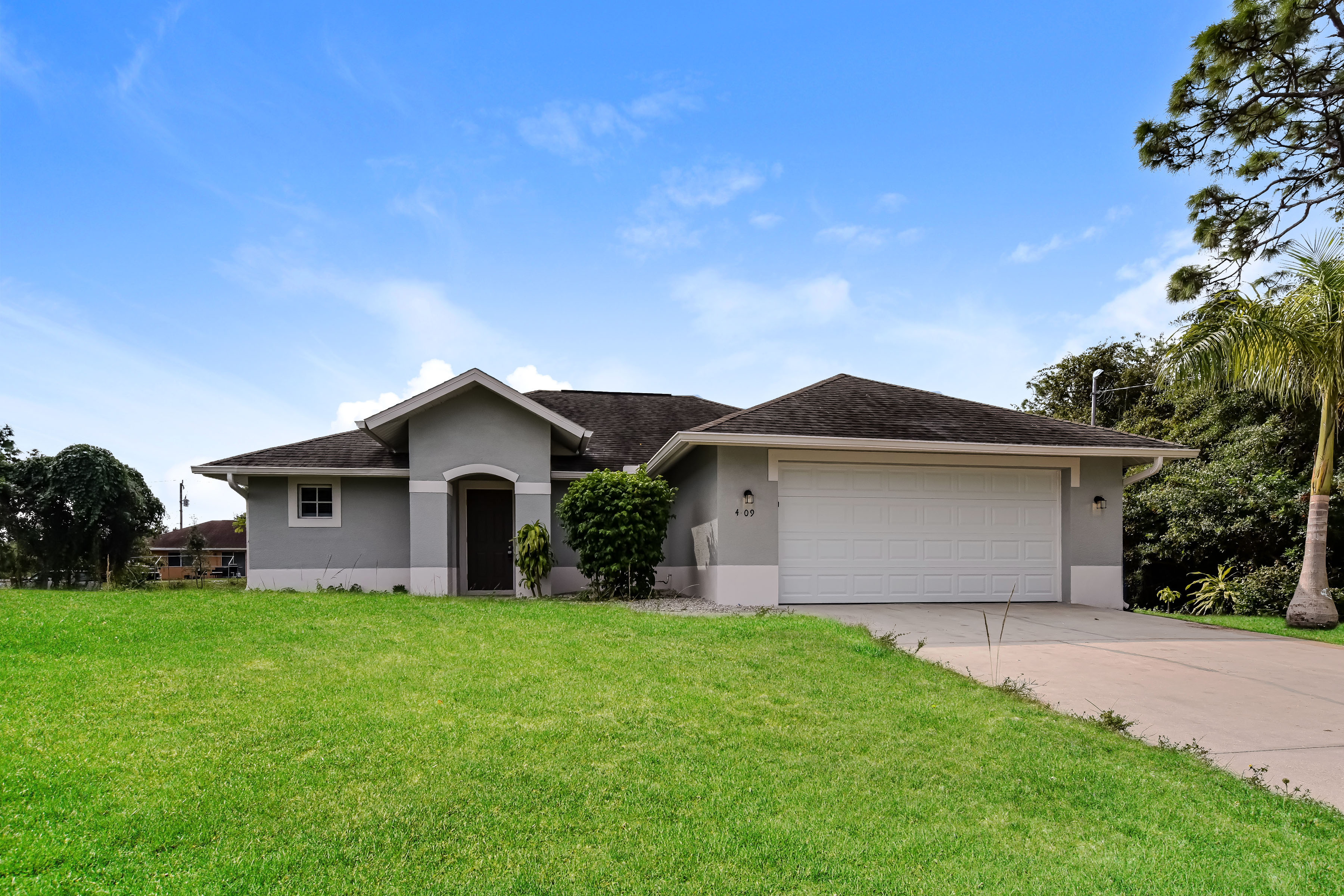 4309 10th St SW Lehigh Acres, FL 33976
